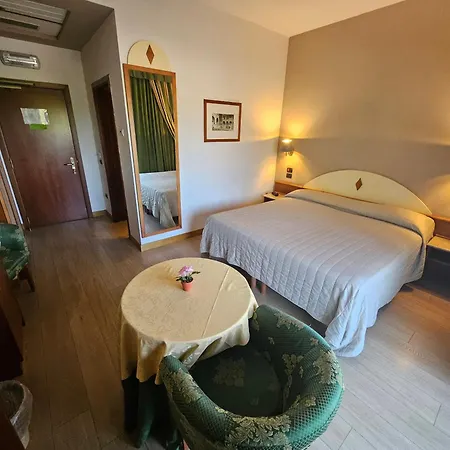 Le Hotel