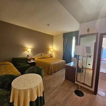 Le Hotel 3*